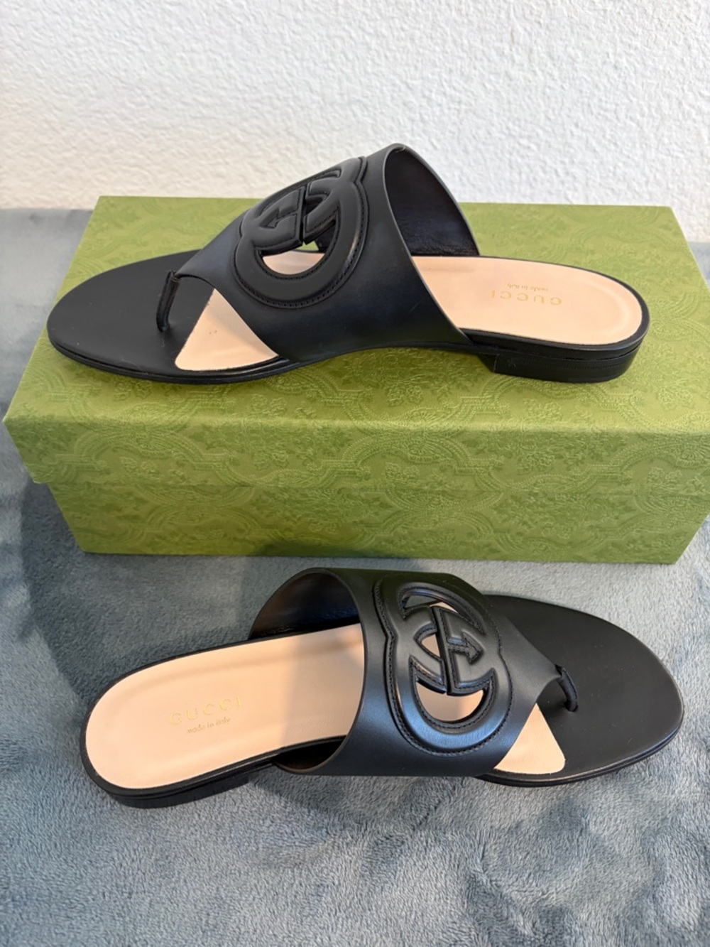 Gucci Black Leather Thong Slide Sandals with Beige Insole - Picture 7 of 9